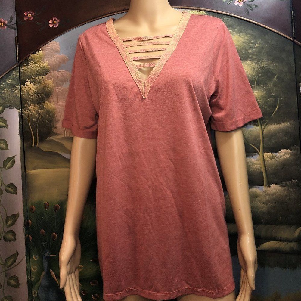 Peachy Tunic Tee with cutout neckline Sz. M by Hayden